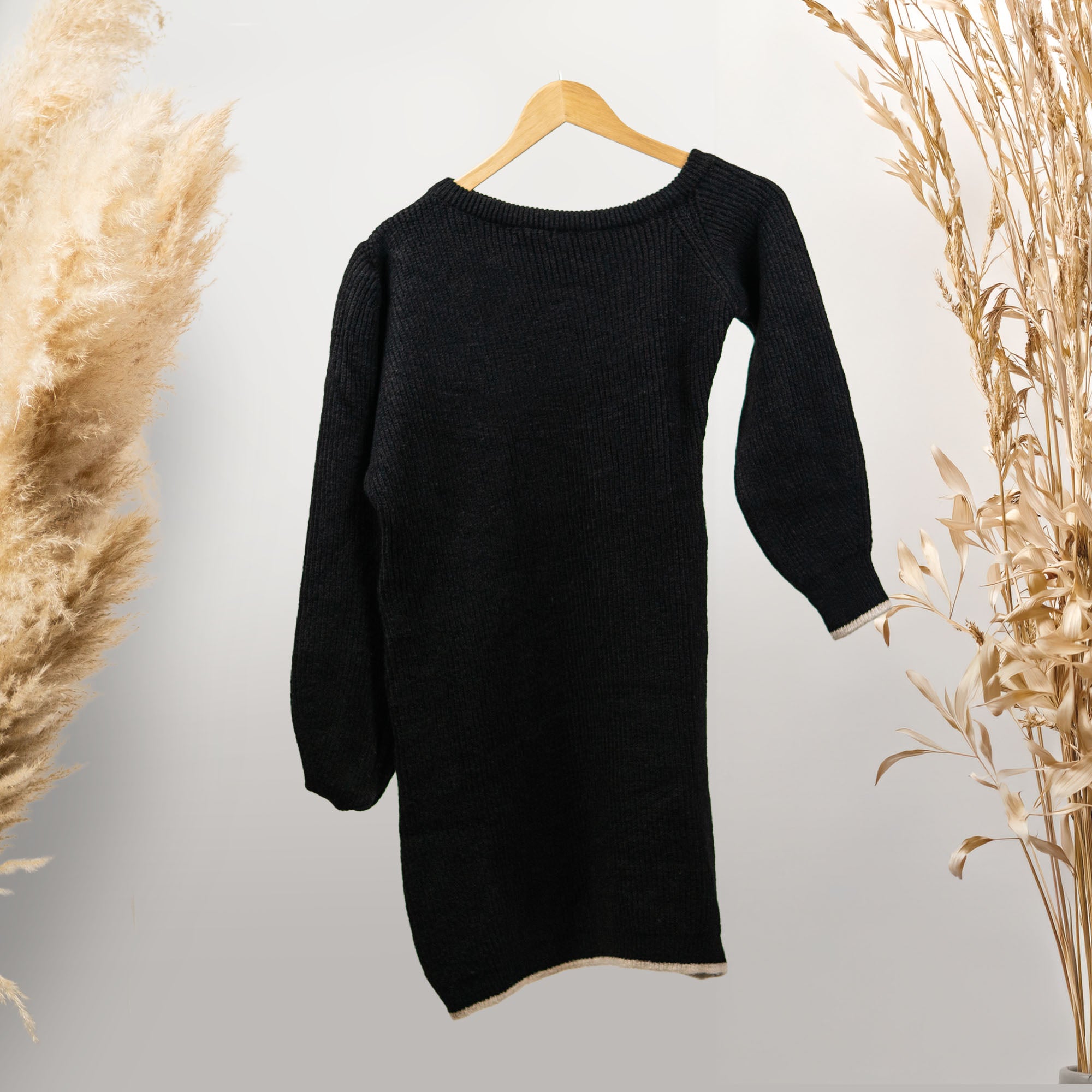 YARIM AY SİYAH KAZAK ELBİSE