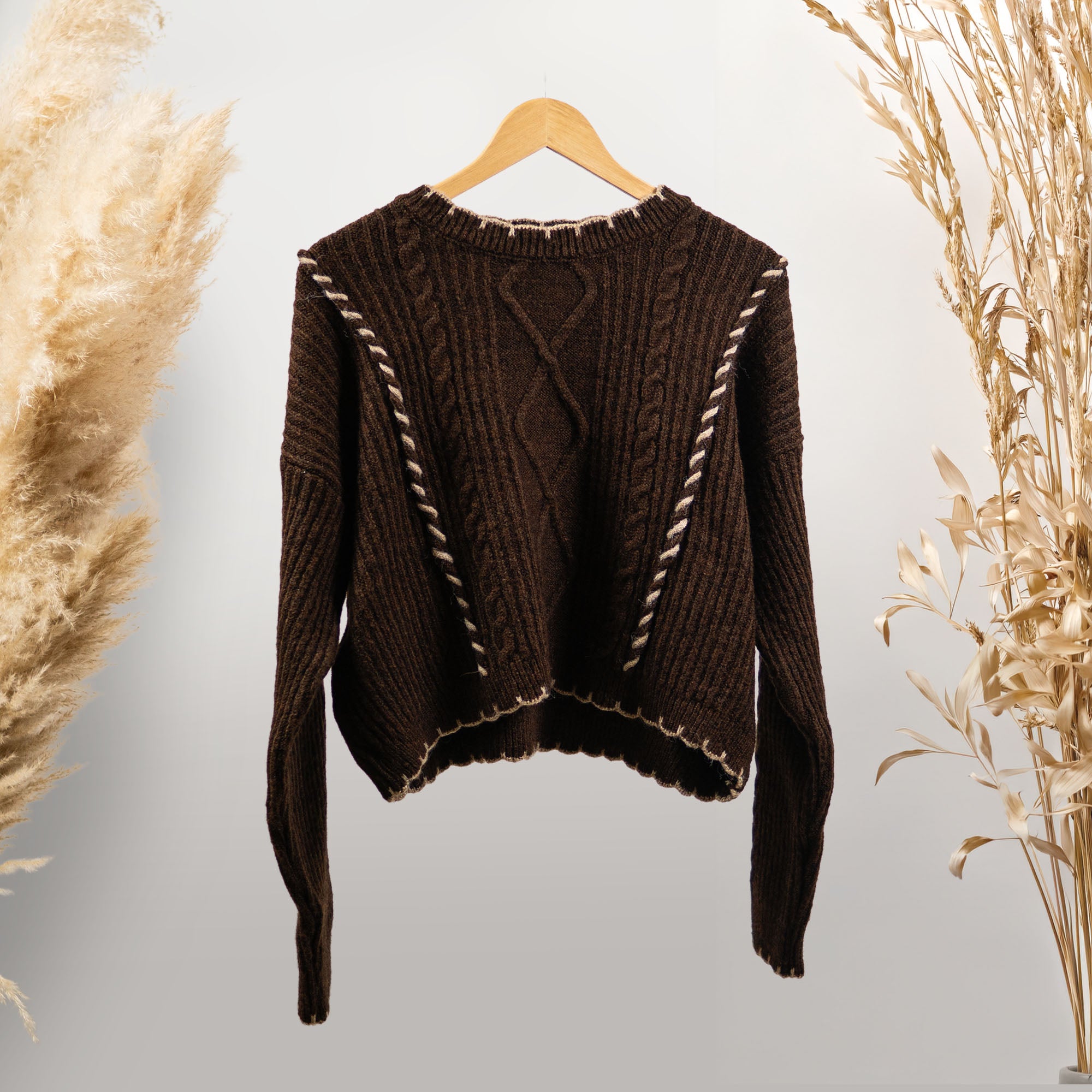 KAHVERENGİ SAÇ ÖRGÜLÜ KAZAK