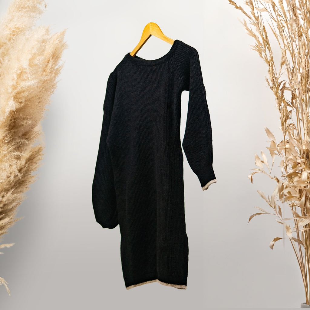 YARIM AY SİYAH KAZAK ELBİSE