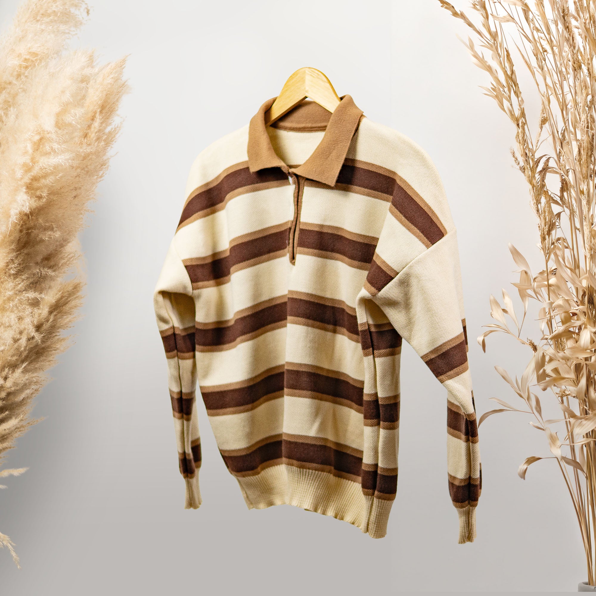 AÇIK KAHVE ÇİZGİLİ POLO YAKA KAZAK