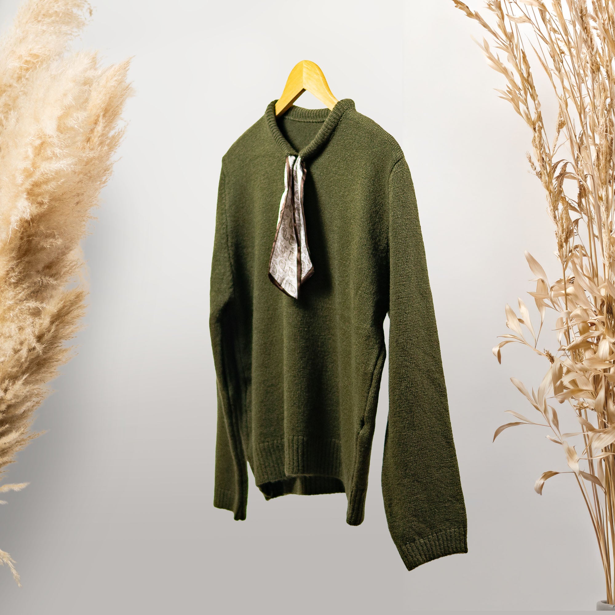 FULARLI YEŞİL KAZAK