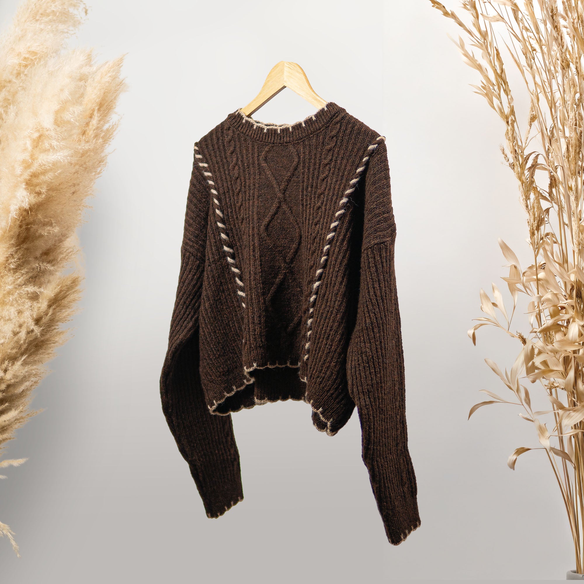 KAHVERENGİ SAÇ ÖRGÜLÜ KAZAK