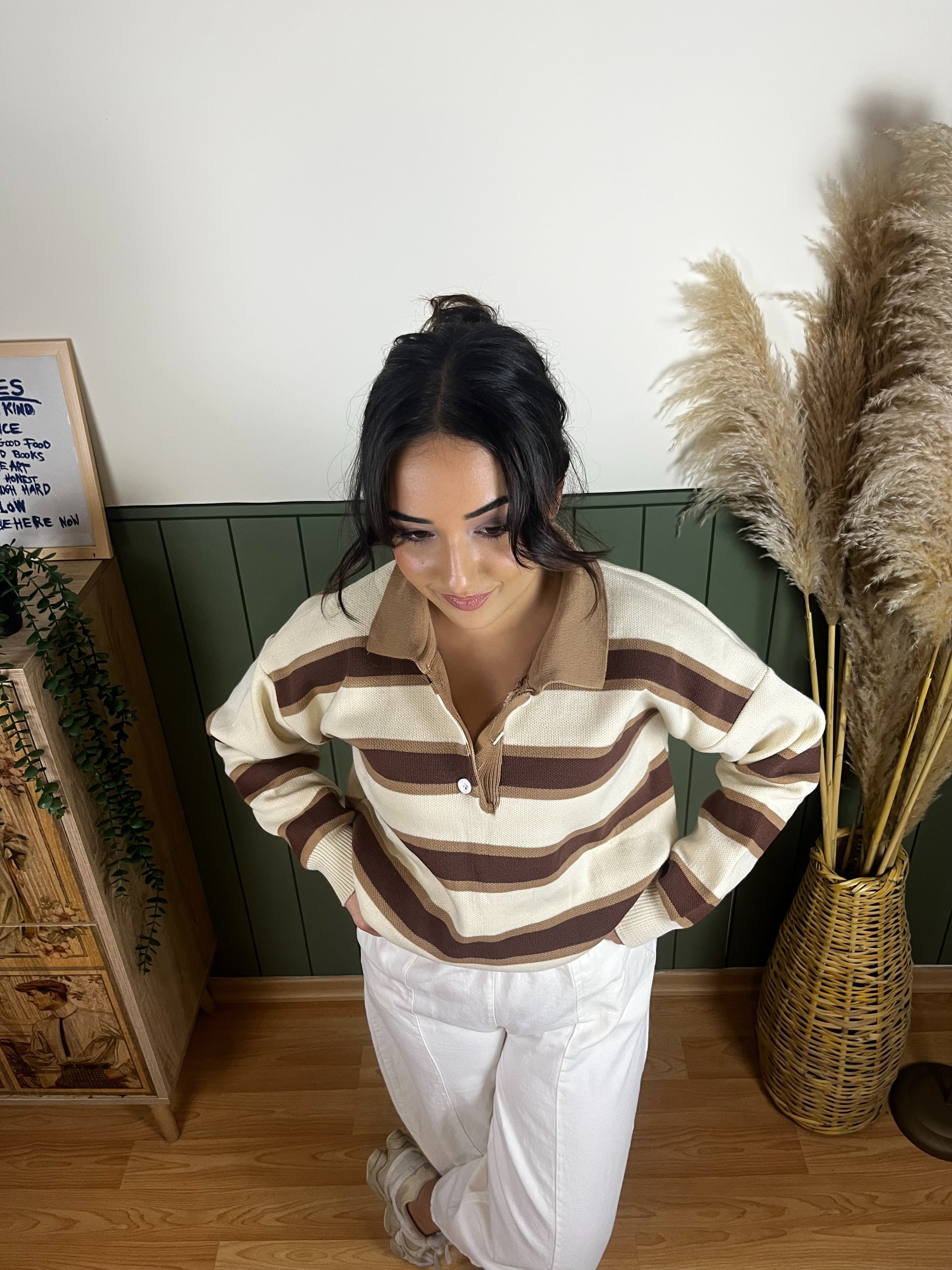 AÇIK KAHVE ÇİZGİLİ POLO YAKA KAZAK