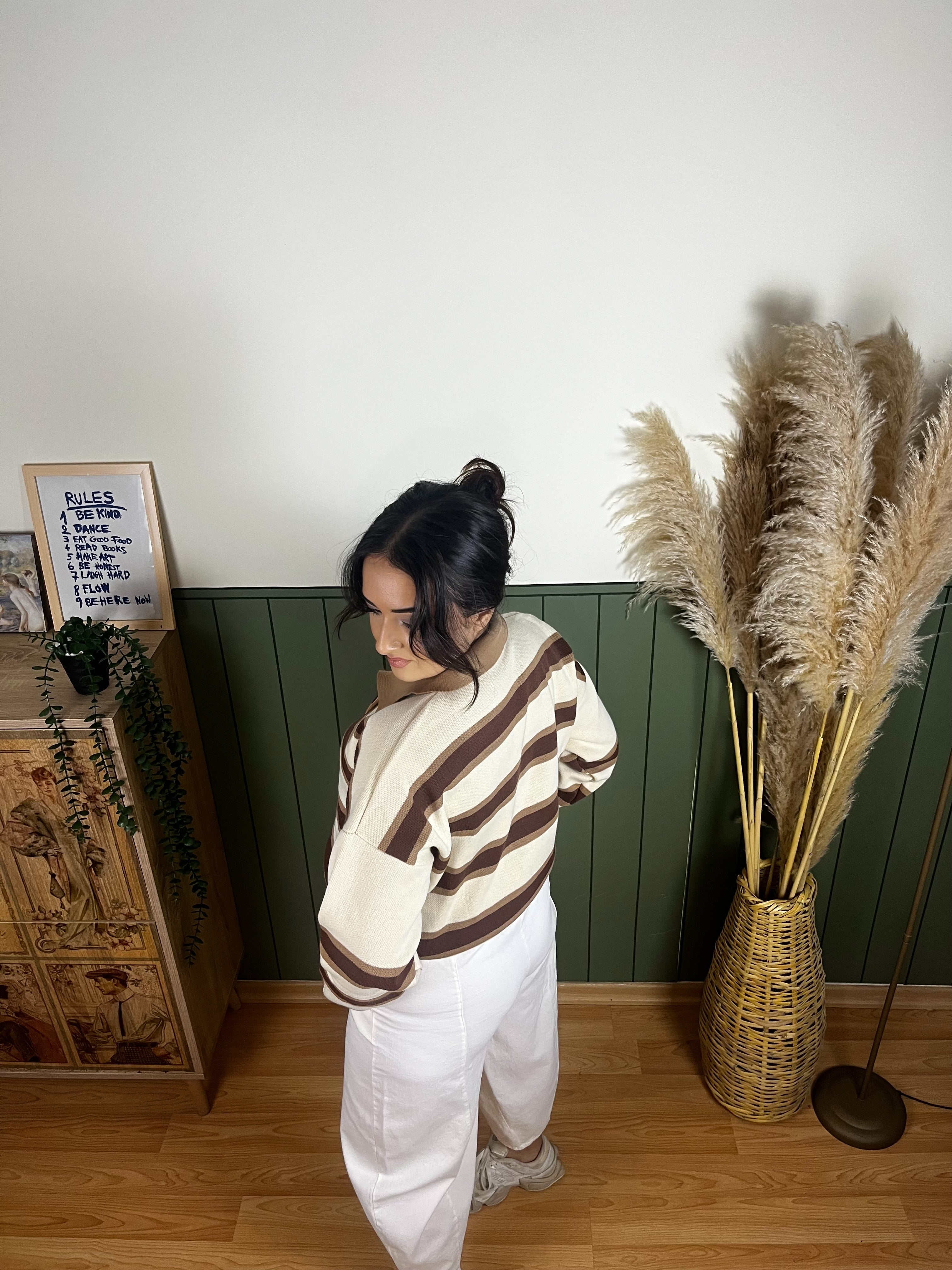 AÇIK KAHVE ÇİZGİLİ POLO YAKA KAZAK