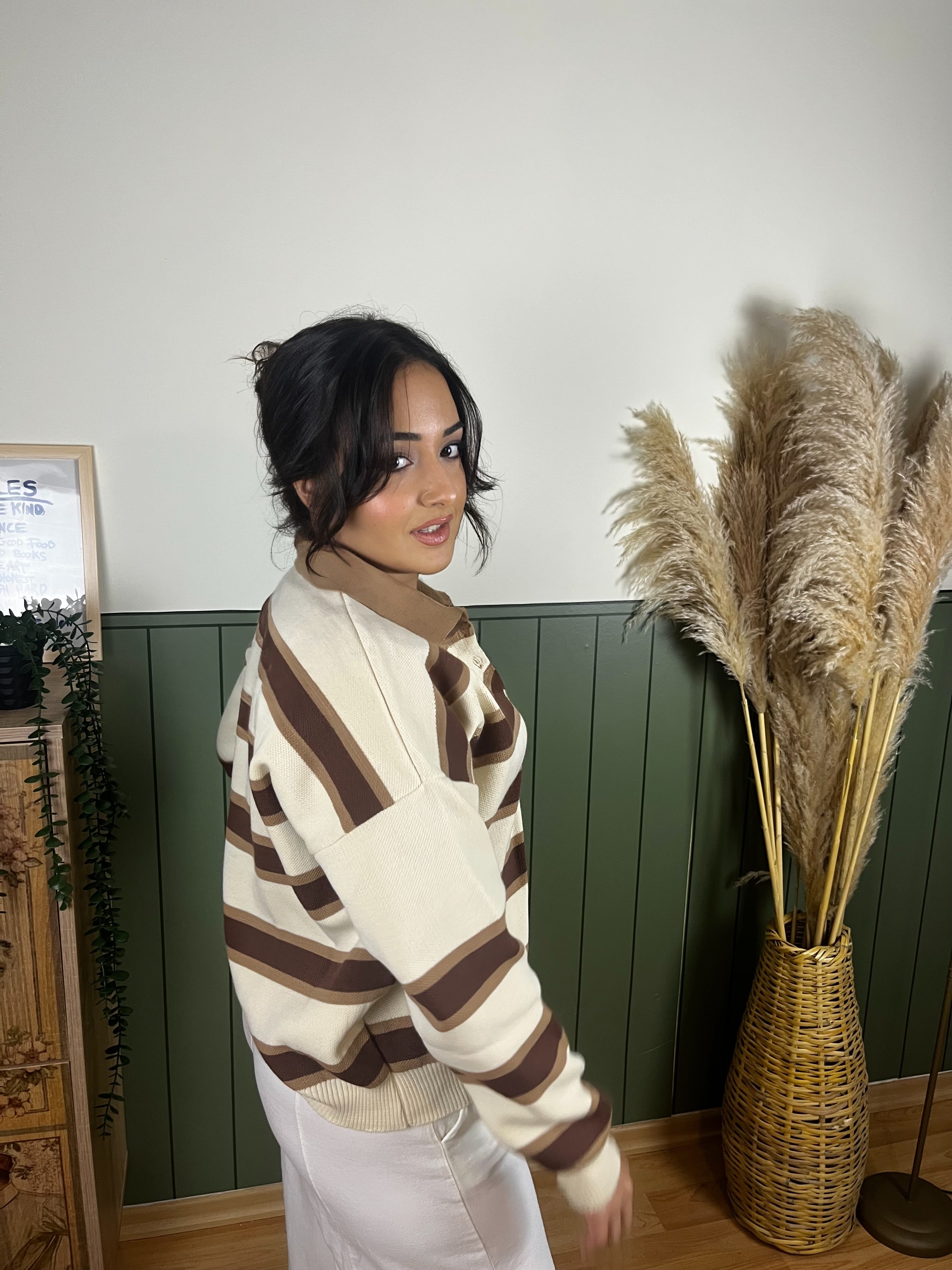 AÇIK KAHVE ÇİZGİLİ POLO YAKA KAZAK