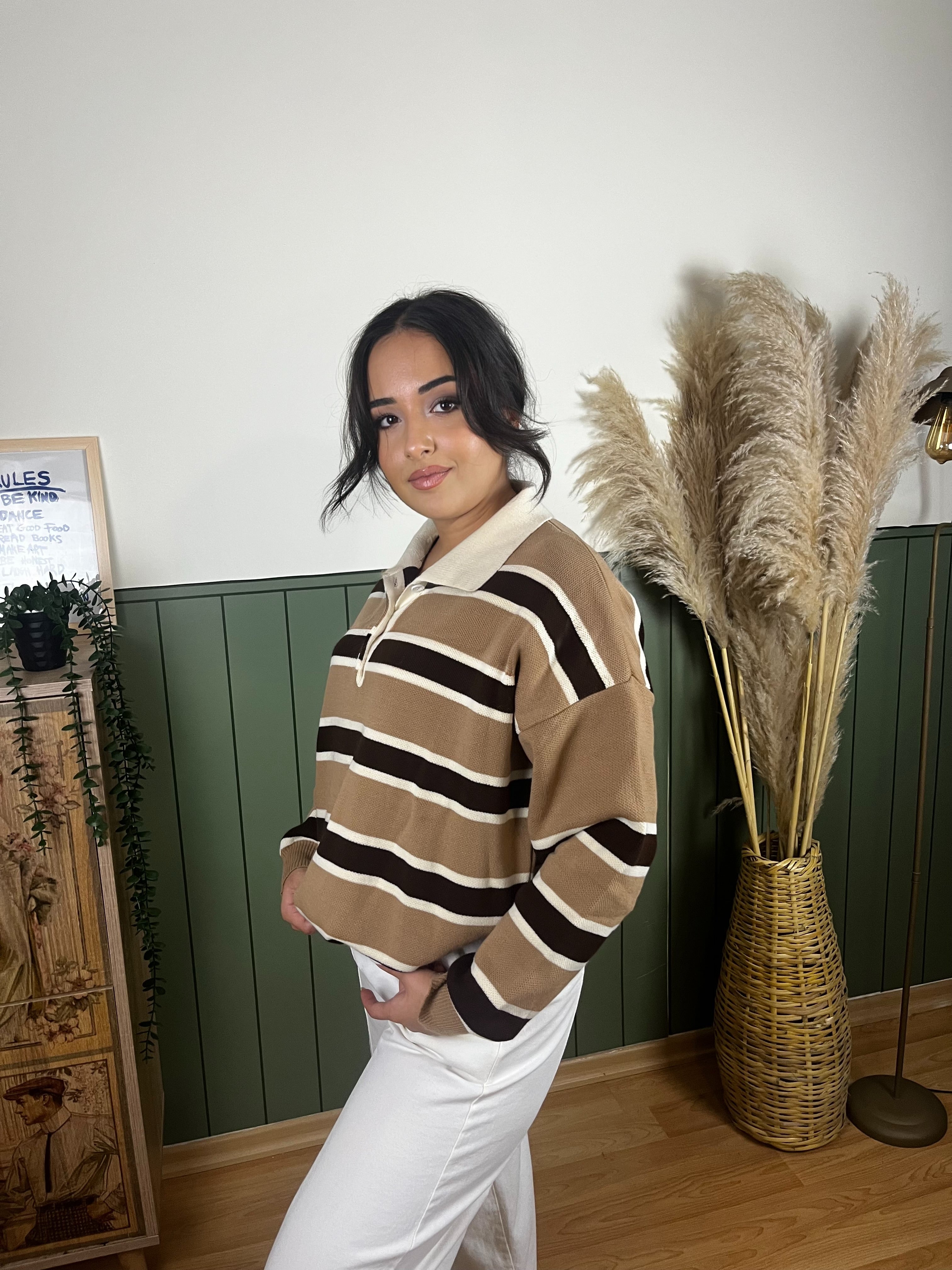 KOYU KAHVE ÇİZGİLİ POLO YAKA KAZAK