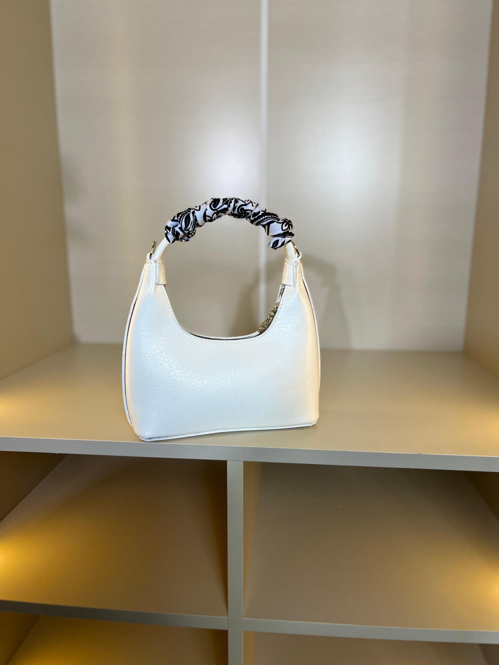 Fular Detaylı Beyaz Bag